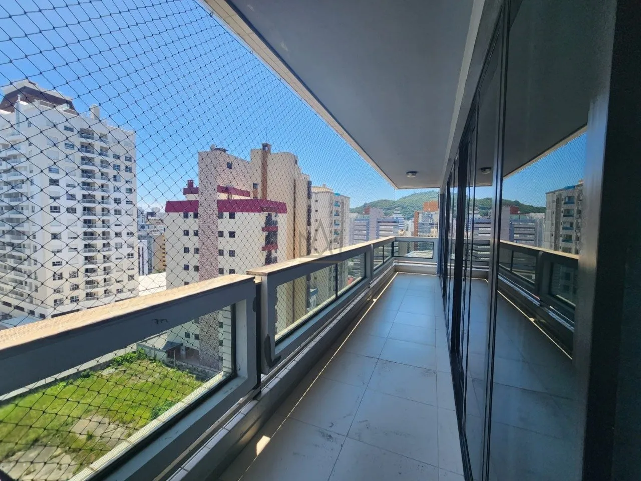 4-bedroom apartment in a building with a gym — photo 41