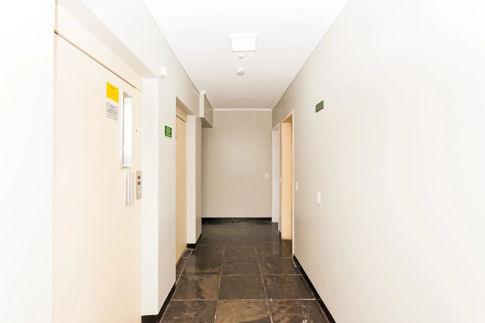 Дерев'яна підлога або ламінат та 1 спальня: квартира 44 м² — photo 4