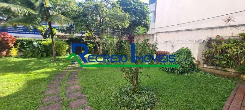665 m² house with 5 bedrooms, 3 en-suites and 15 parking — photo 20