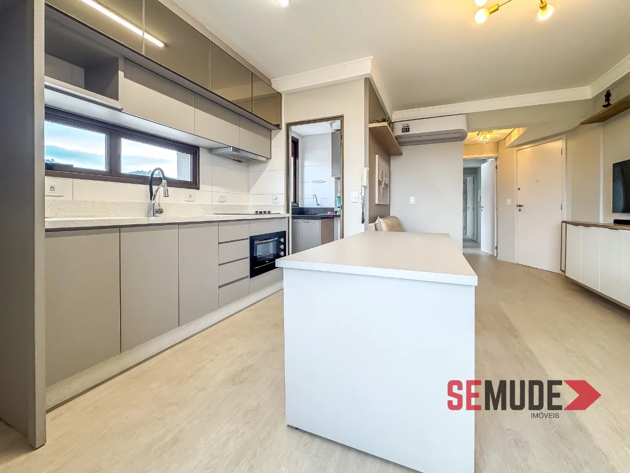 Balcony with a grill in a 2-bedroom apartment, 66 m² — photo 27