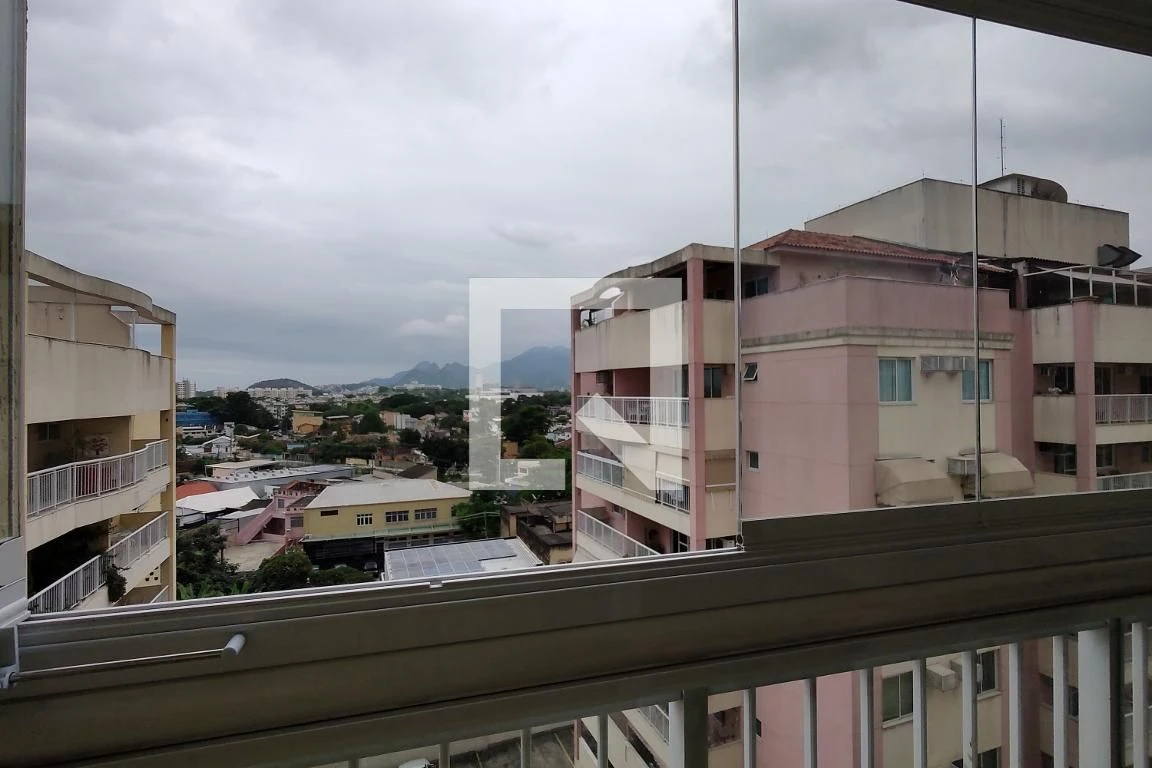 Glass-enclosed balcony in a 3-bedroom apartment, 155 m² — photo 18
