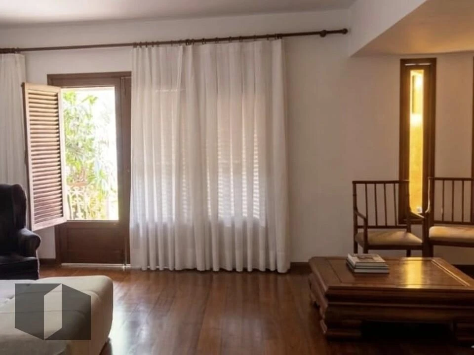 4-bedroom house with a home office