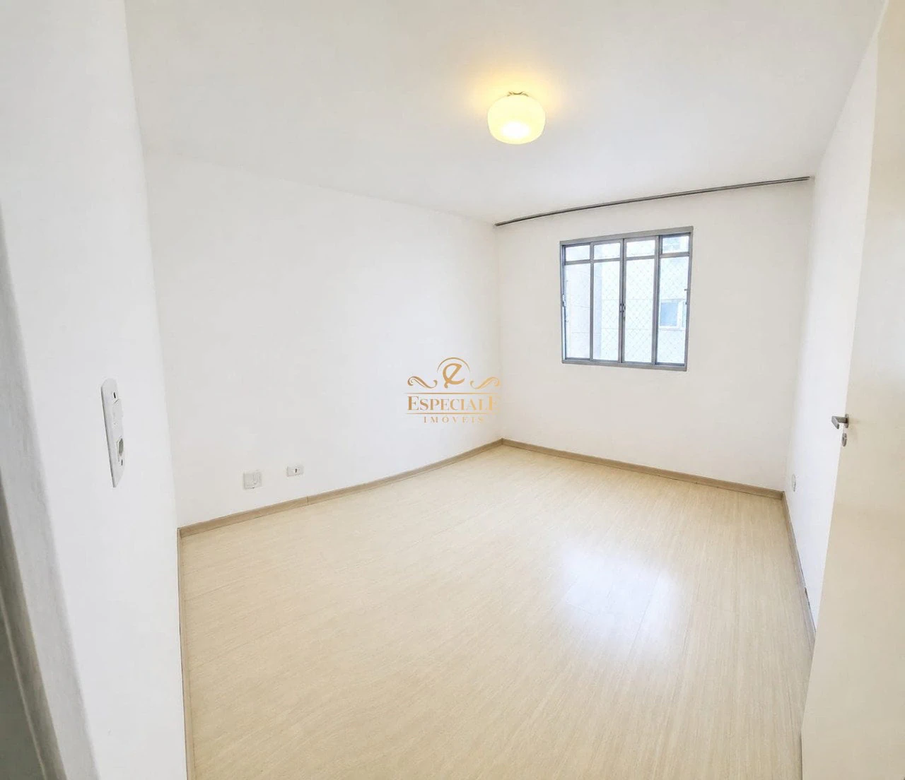 2-bedroom apartment with separate kitchen and 1 parking spot — photo 3