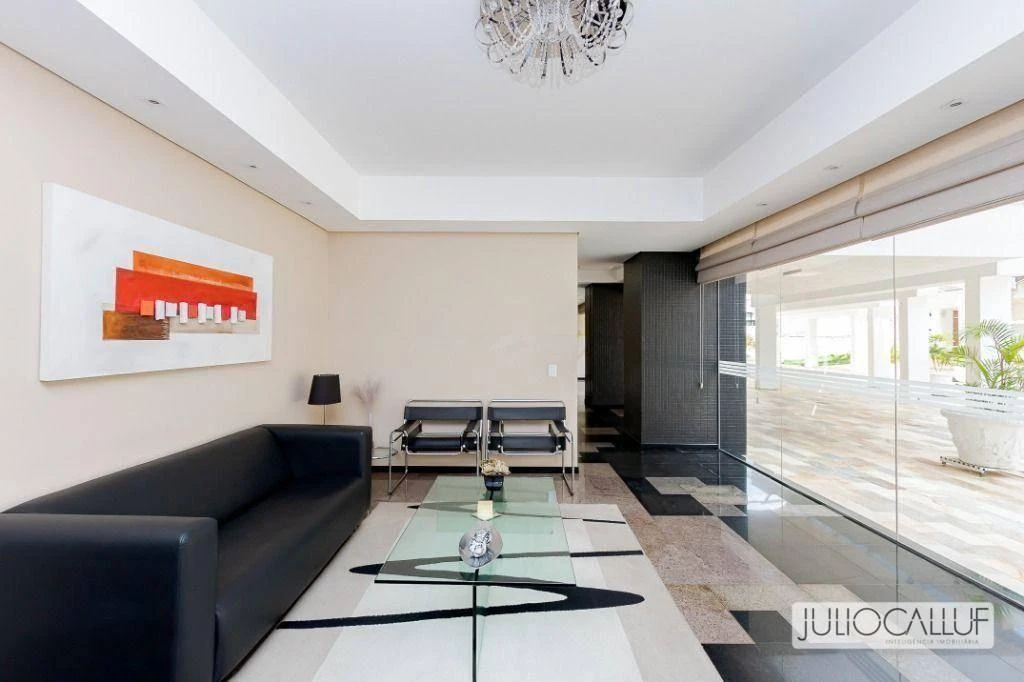 Застеклённый балкон и 3 спальни: квартира 151 м² — photo 36