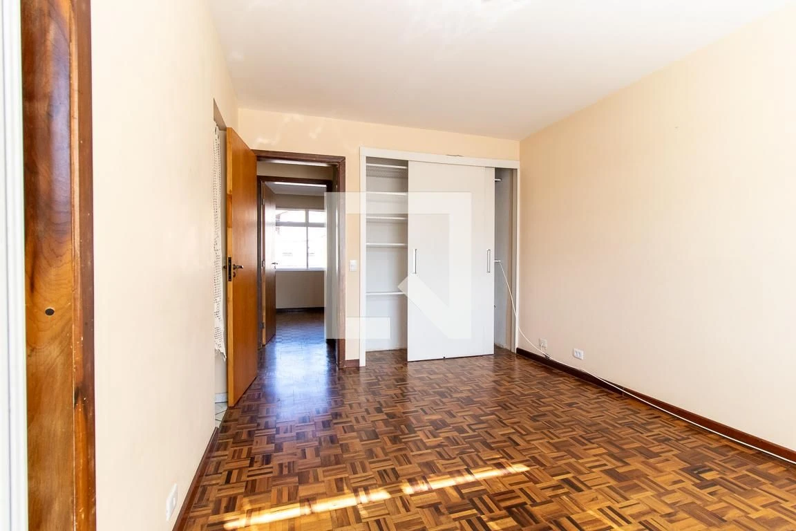 Apartamento de 3 quartos com piso de madeira ou laminado — photo 41