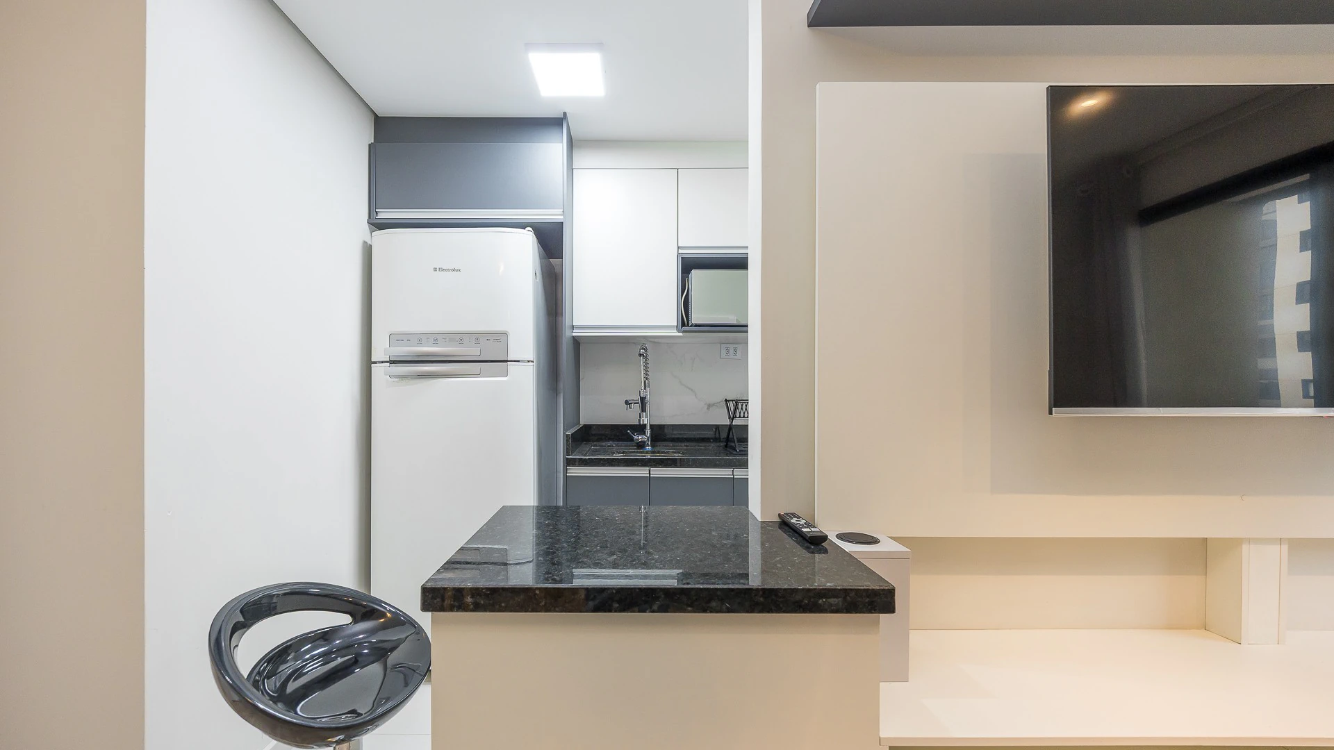 Apartamento mobiliado de 2 quartos com cozinha americana — photo 2