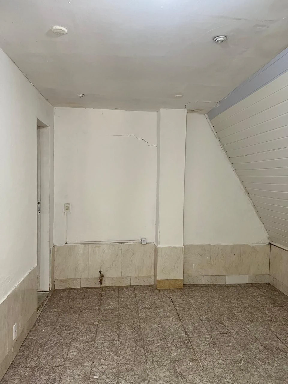 Rental house with 3 bedrooms, 2 suites, and balcony — photo 21