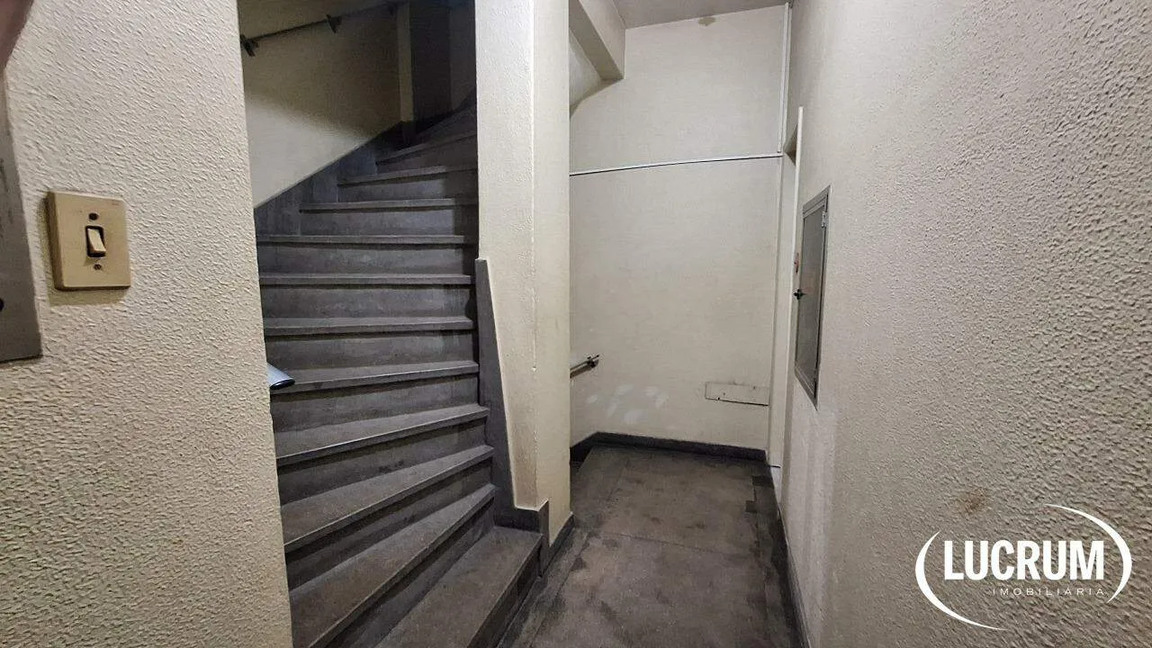 2-bedroom apartment with wood or laminate floors — photo 23