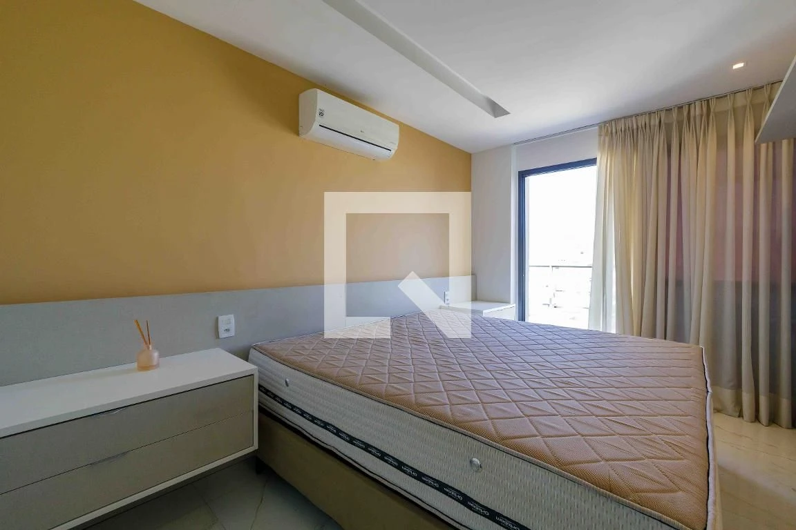 Apartamento mobiliado com 4 quartos e 4 banheiros — photo 8