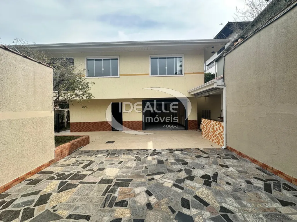 184 m² house with a built-in balcony grill — photo 17