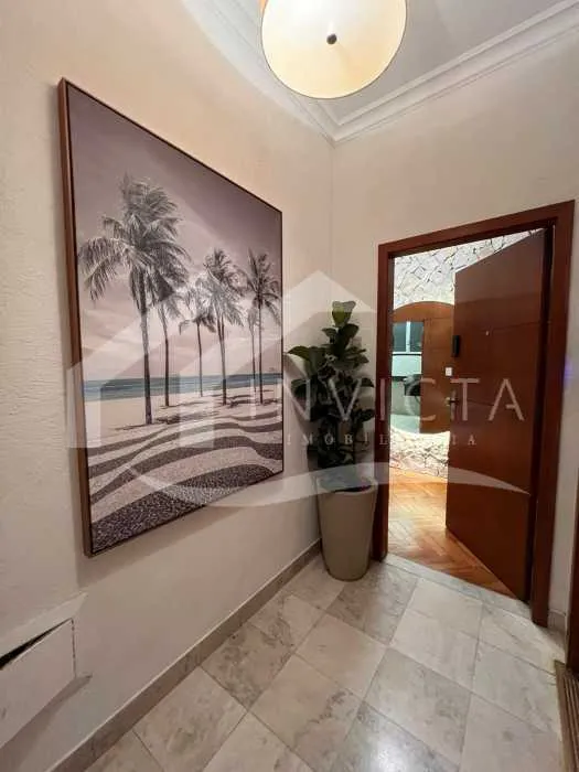 Furnished apartment, 215 m², with a bathtub — photo 13