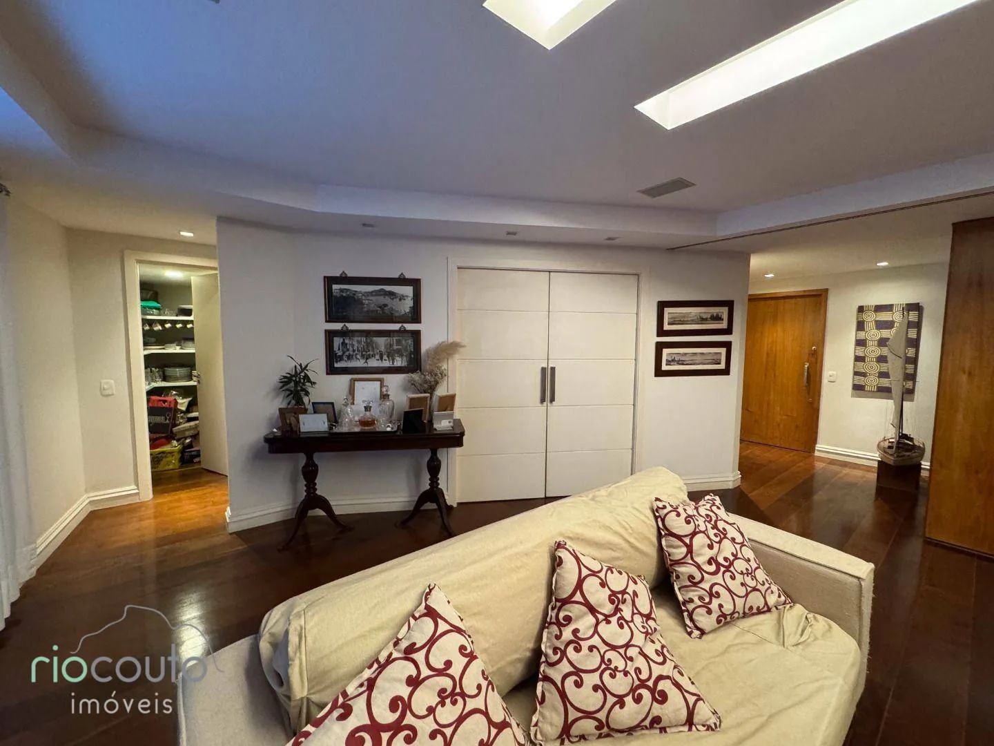 Apartment with 4 bedrooms and balconies, 370 m² — photo 9