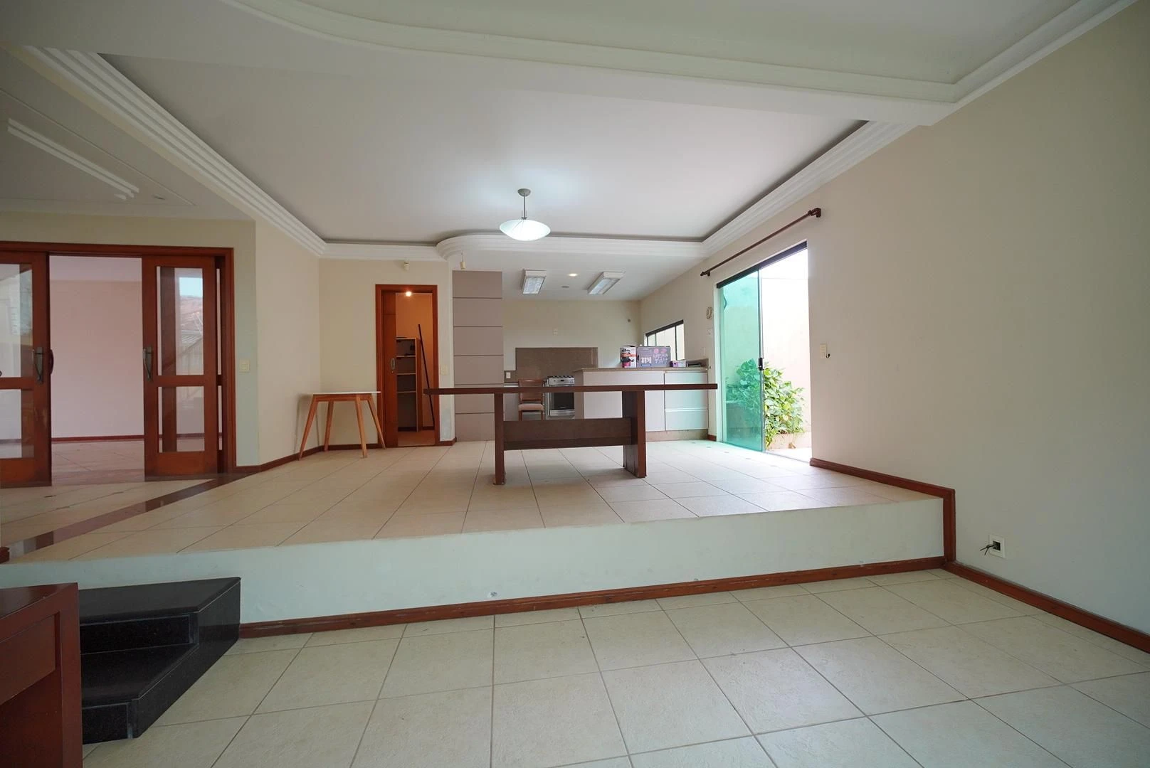 407 m² house with a washing machine and a bathtub — photo 11