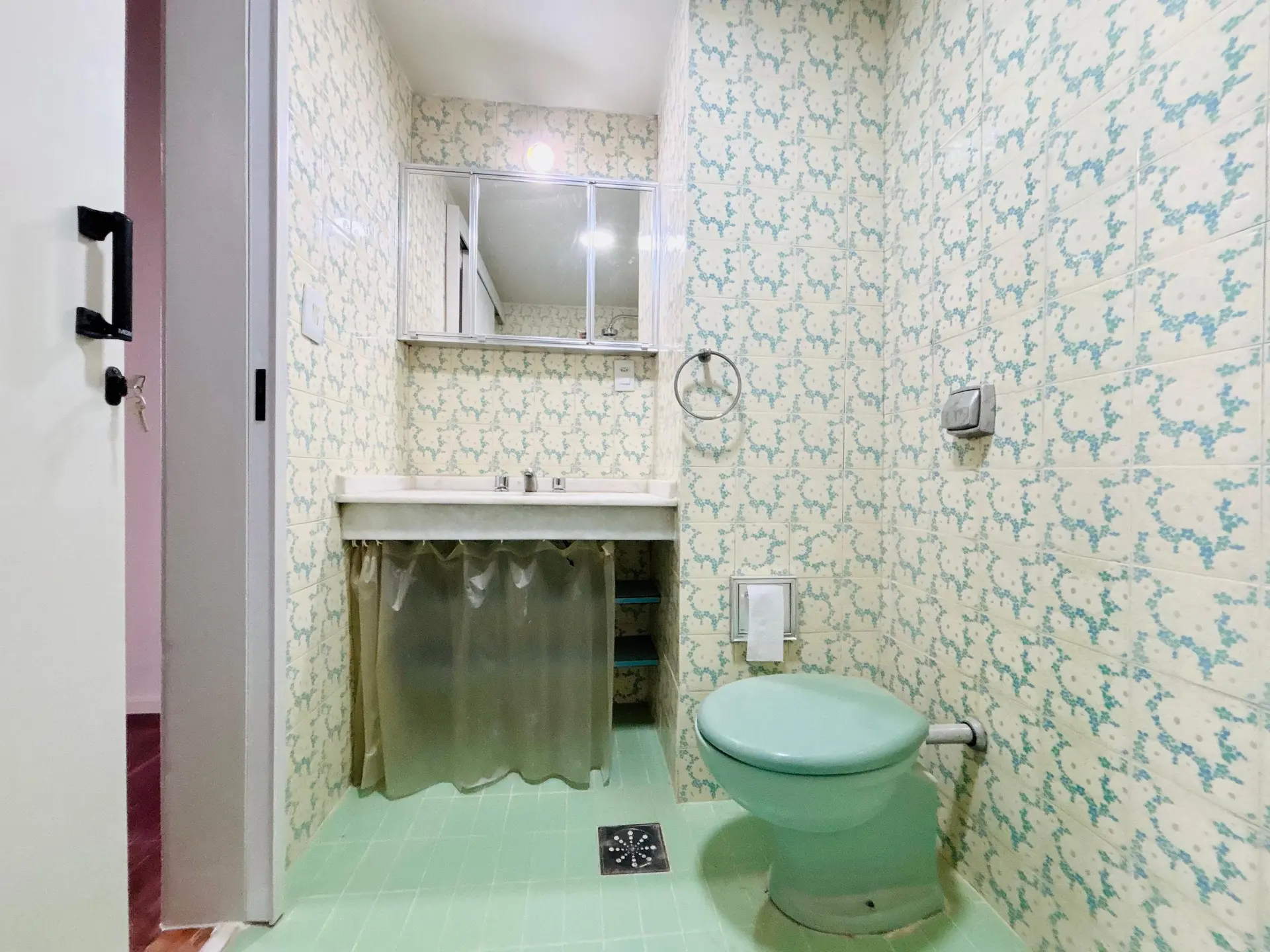 Apartment, 92 m², with wood or laminate floors — photo 29
