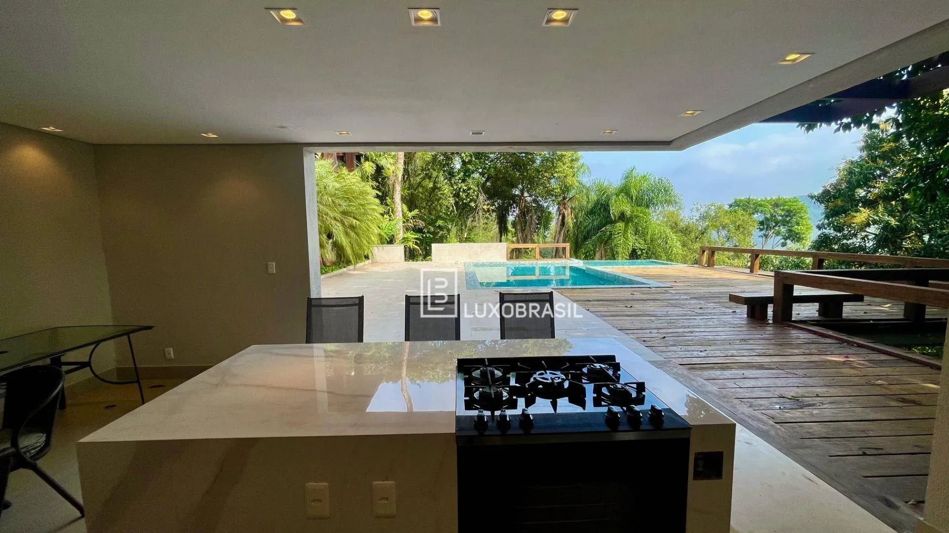 Furnished house with 9 en-suite bedrooms and 12 baths — photo 37