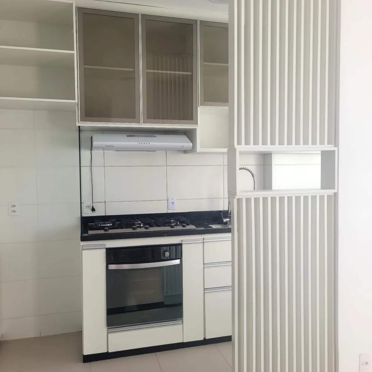 Apartamento sem mobília com 2 quartos e banho com box