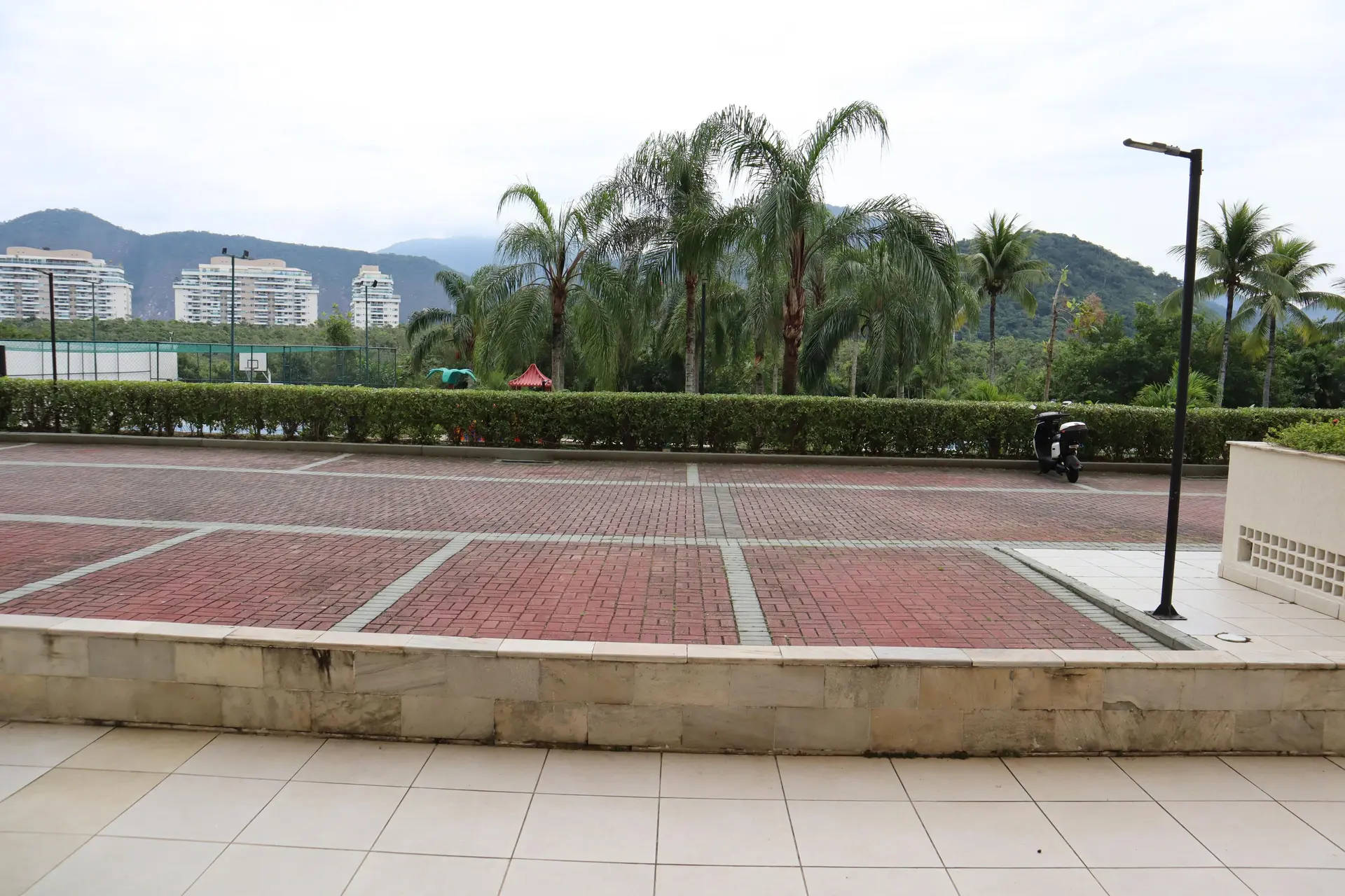 2-bedroom apartment with a mountain view — photo 28