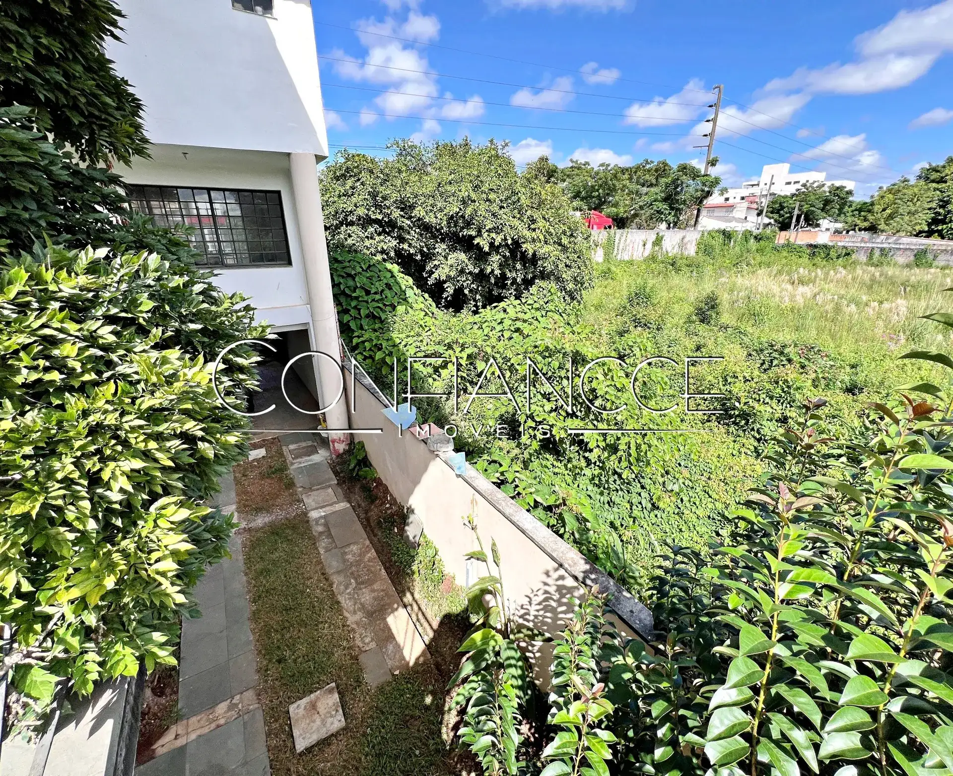 5-bedroom house with 1 suite, 4 parking spaces, 460 m² — photo 35