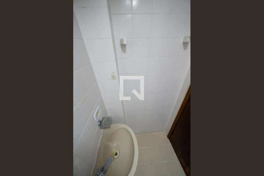 1-bedroom 32 m² apartment with a glass shower enclosure