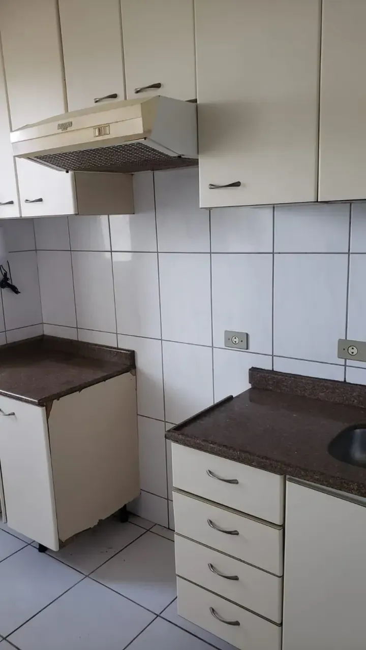 Apartamento com 2 quartos e box de vidro no banheiro — photo 15