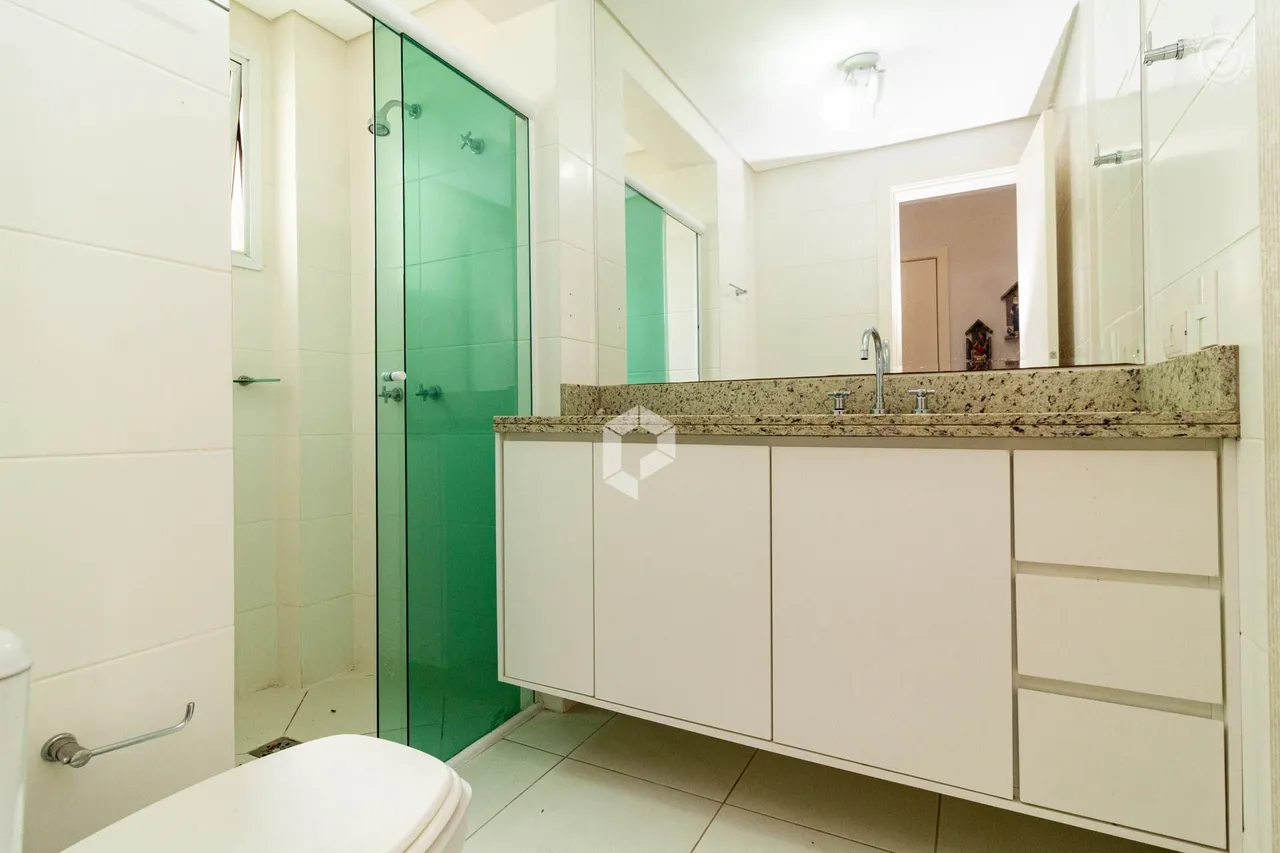 3-bedroom apartment with a glazed enclosed balcony — photo 13