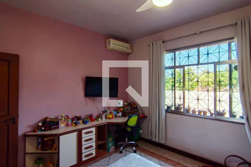 Casa de 420 m² com 4 quartos, 3 vagas e quintal — photo 11