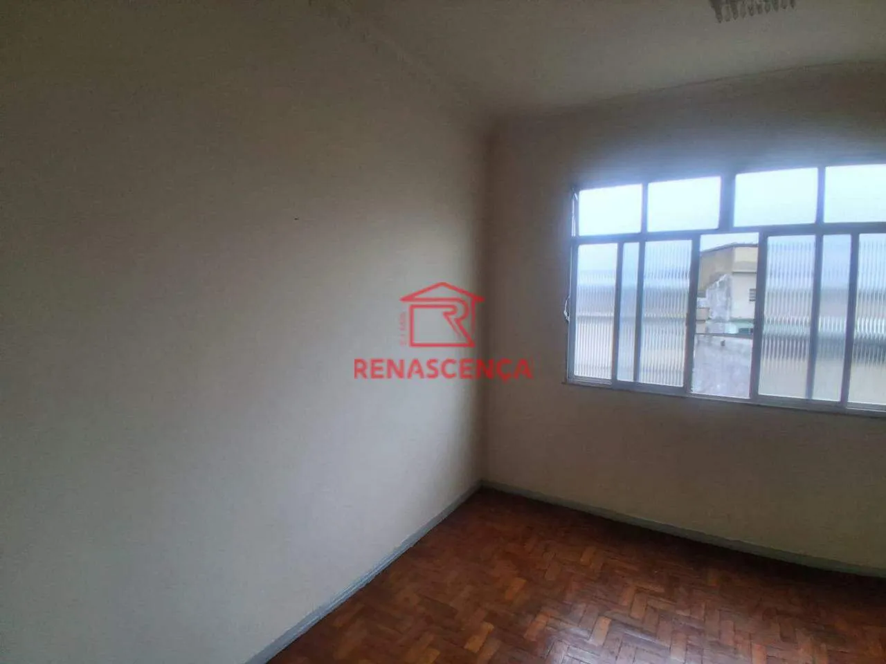 2-bedroom apartment with wood or laminate floors — photo 11