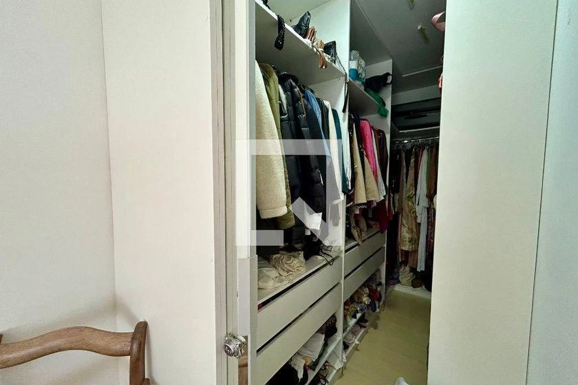 Furnished apartment, 196 m², with a glass-enclosed balcony — photo 23