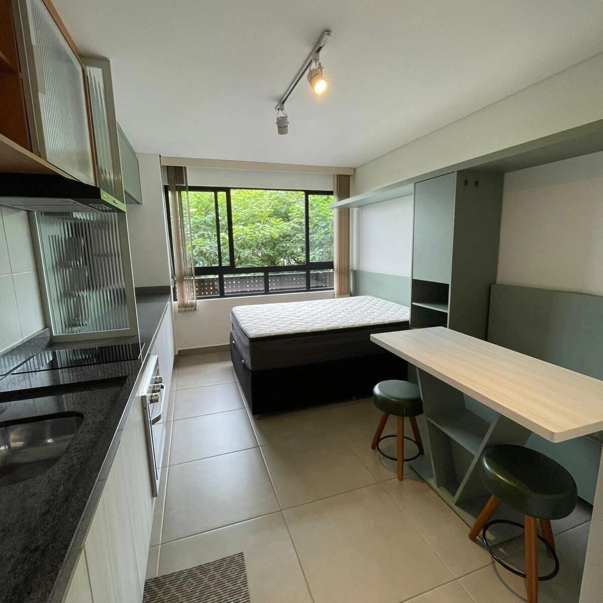 One-bedroom apartment with a dryer — photo 6