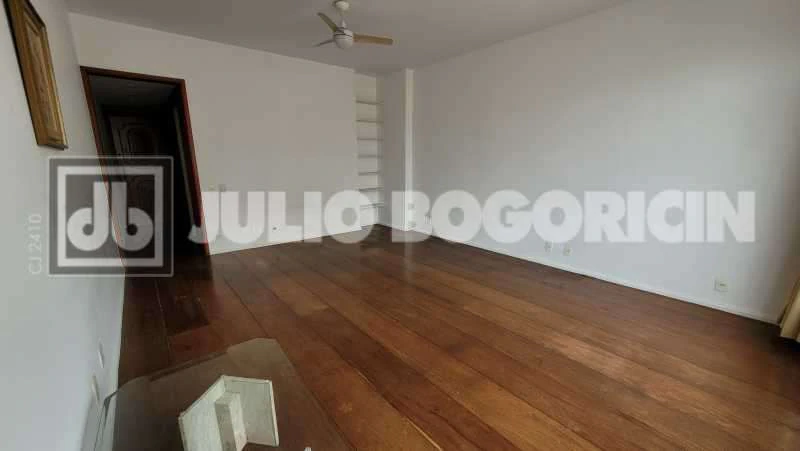 3-bedroom apartment with a suite and a balcony — photo 12