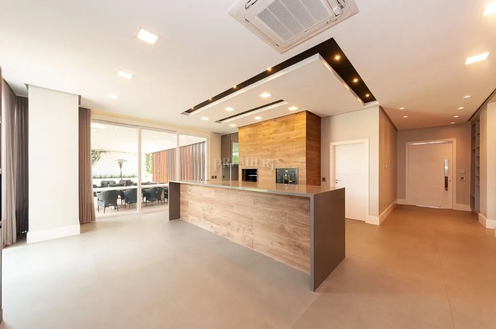 Furnished apartment with 4 en-suite rooms and 6 baths