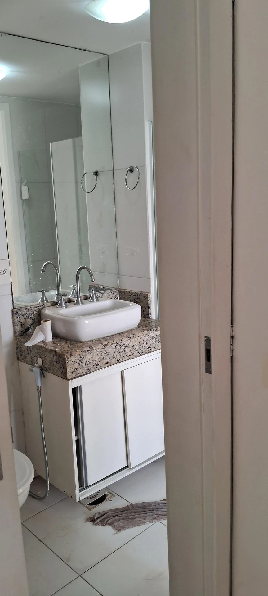 2-bedroom apartment in a building with a gym — photo 15