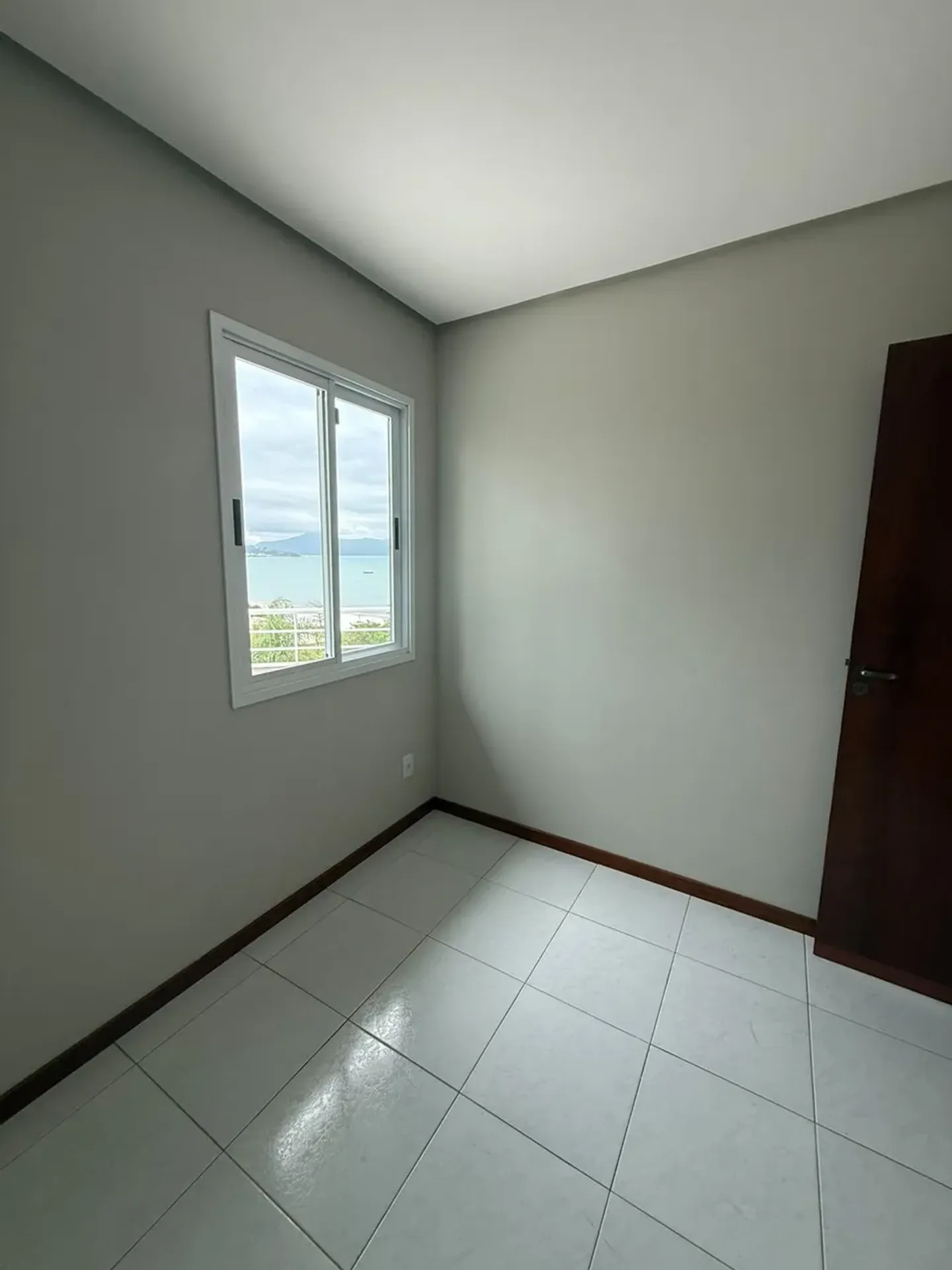 Water view in a 3-bedroom house, 180 m² — photo 27