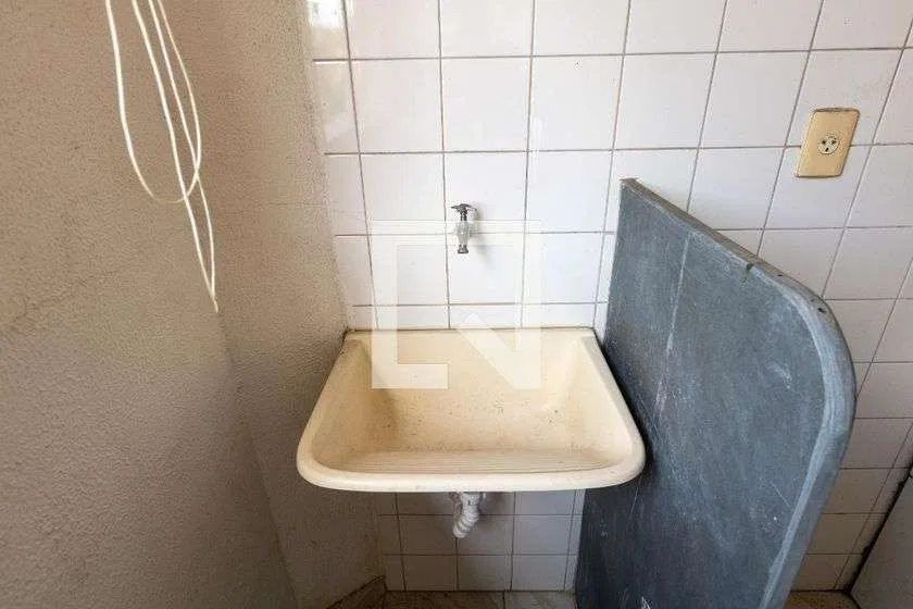 2-bedroom apartment on the top floor with 1 parking spot — photo 8