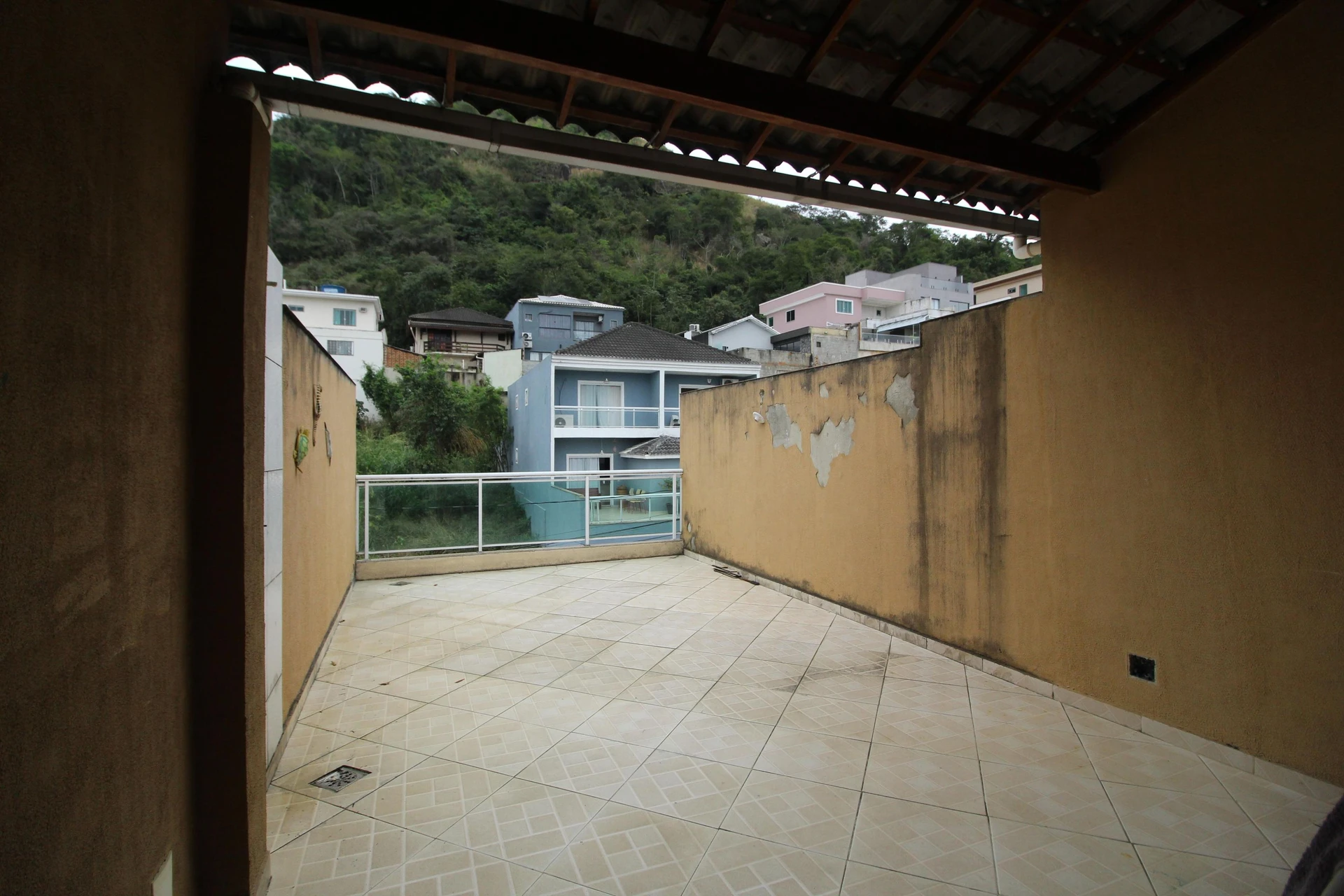 Rental apartment with 3 en-suite bedrooms and balcony — photo 34