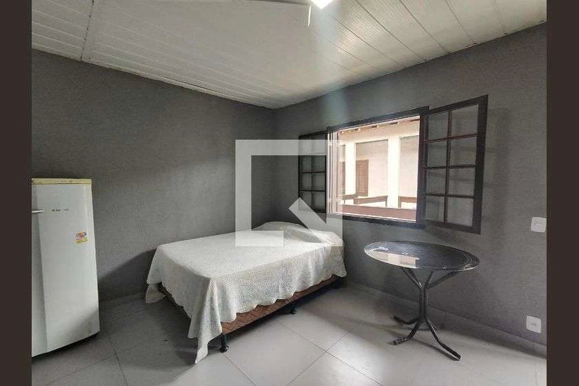 Furnished 25 m² studio with a glass shower