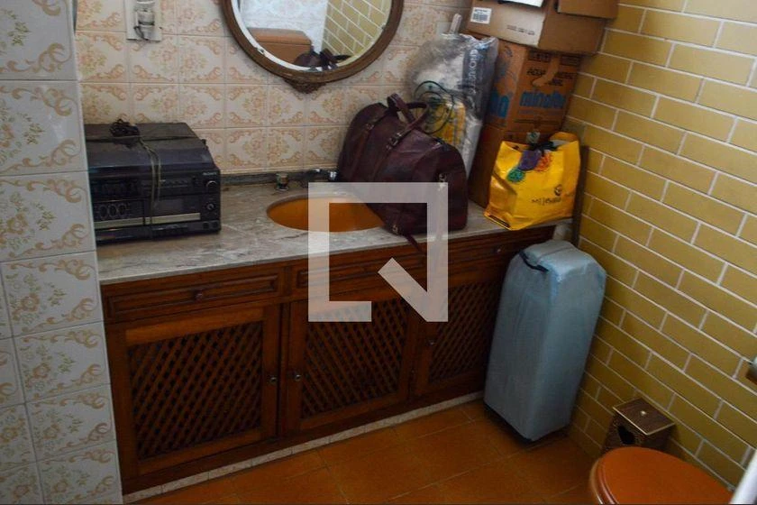 House with 5 bedrooms, balcony and 650 m² — photo 23