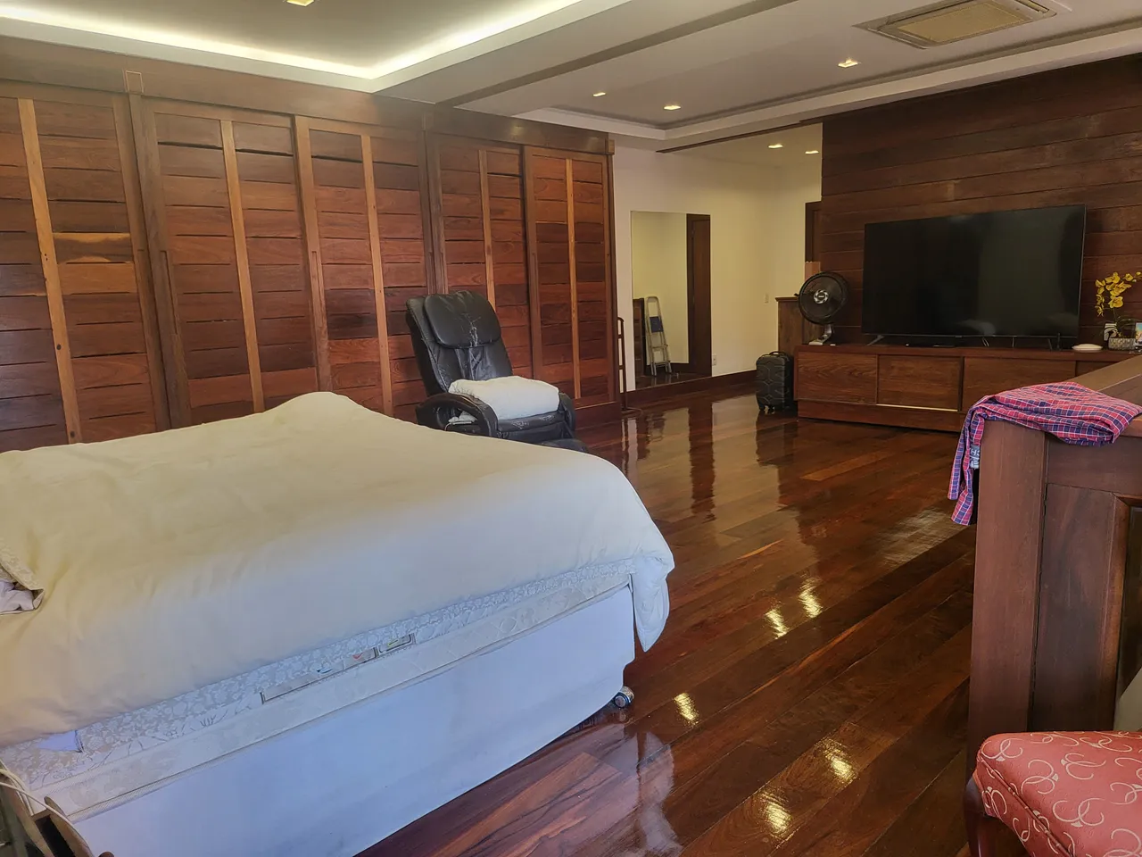 Casa mobiliada com 5 quartos e 5 suítes e varanda — photo 2