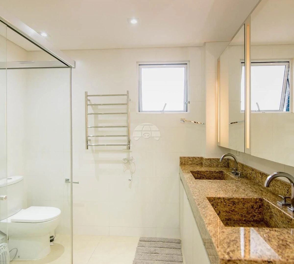 Furnished 3 en-suite apartment with open-plan kitchen — photo 26