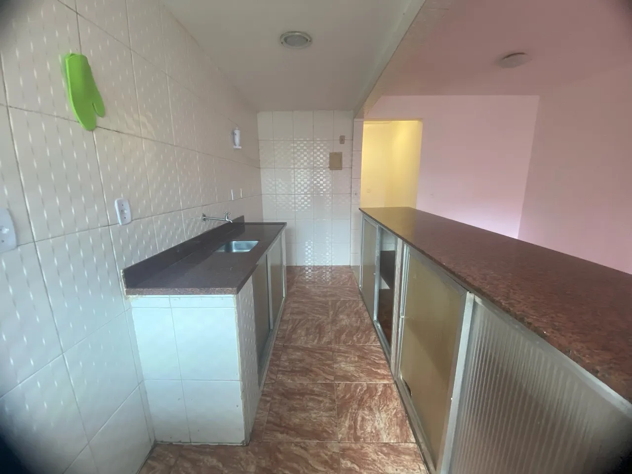 2-bedroom apartment in a building with a gym — photo 12