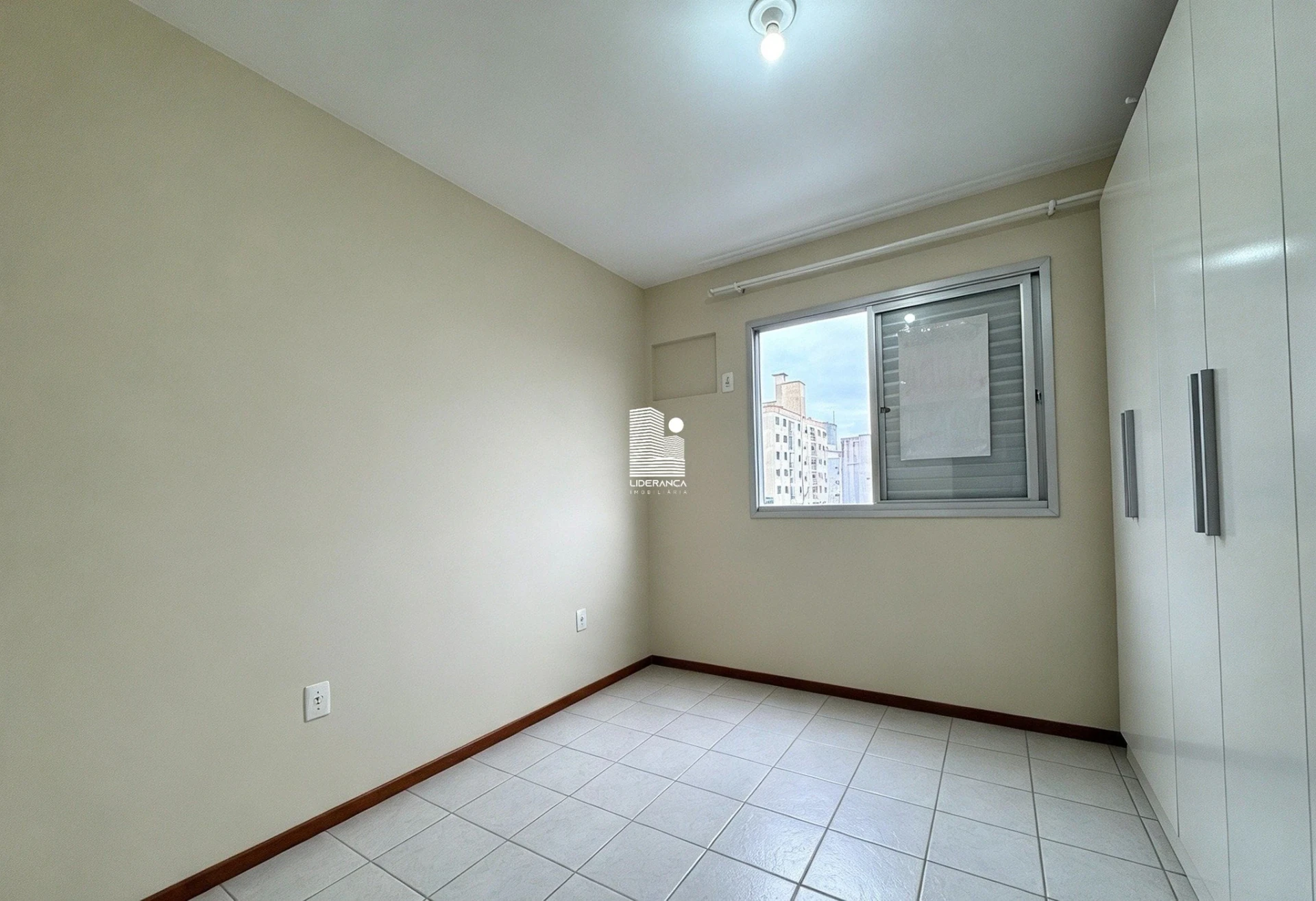 2-bedroom apartment with a mountain view in Florianópolis — photo 20