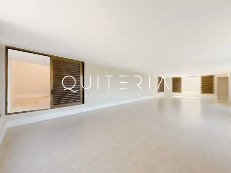 Penthouse apartment with 4 bedrooms and a balcony — photo 26