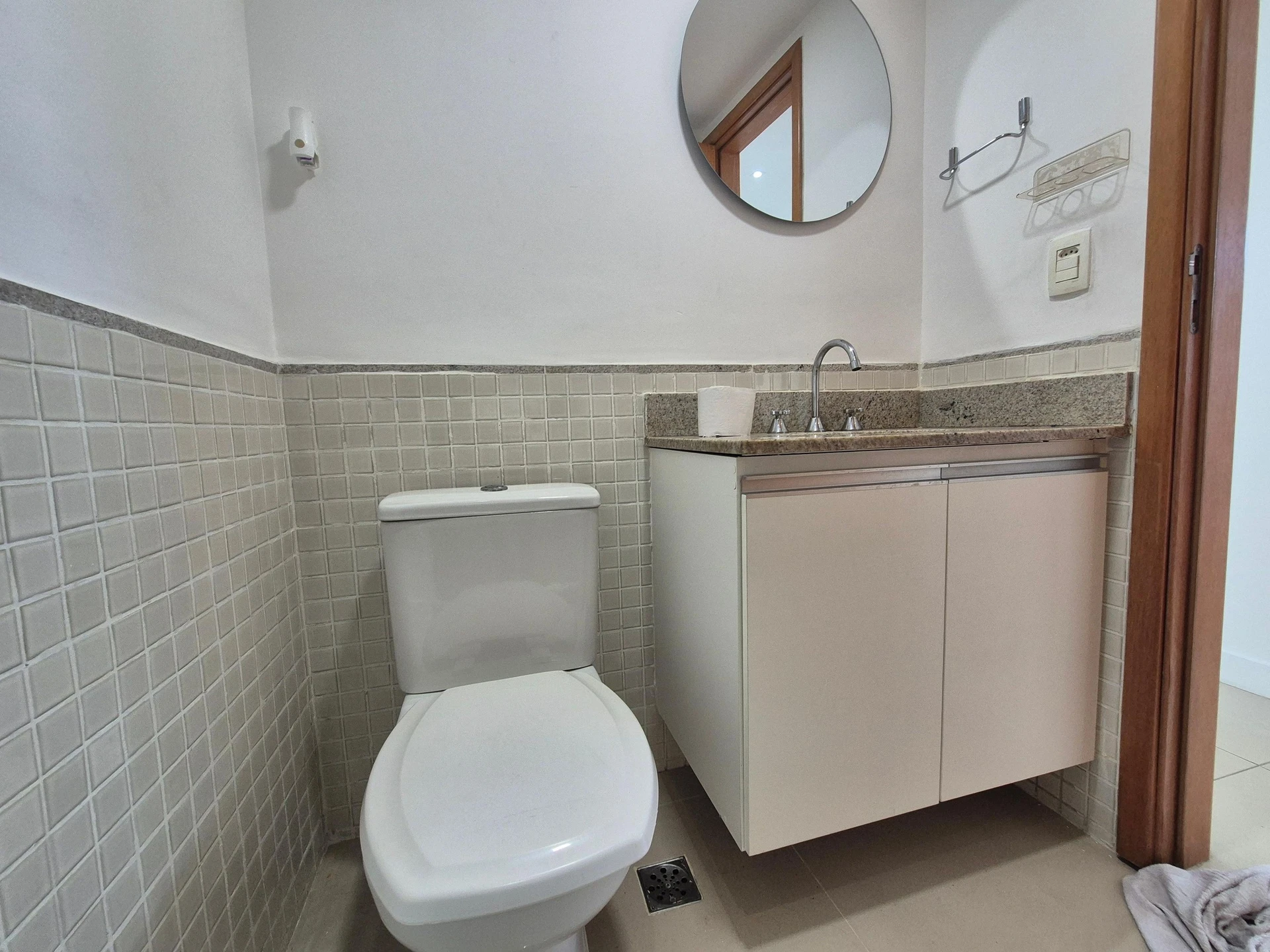 3-bedroom apartment with balcony and open-plan kitchen — photo 2