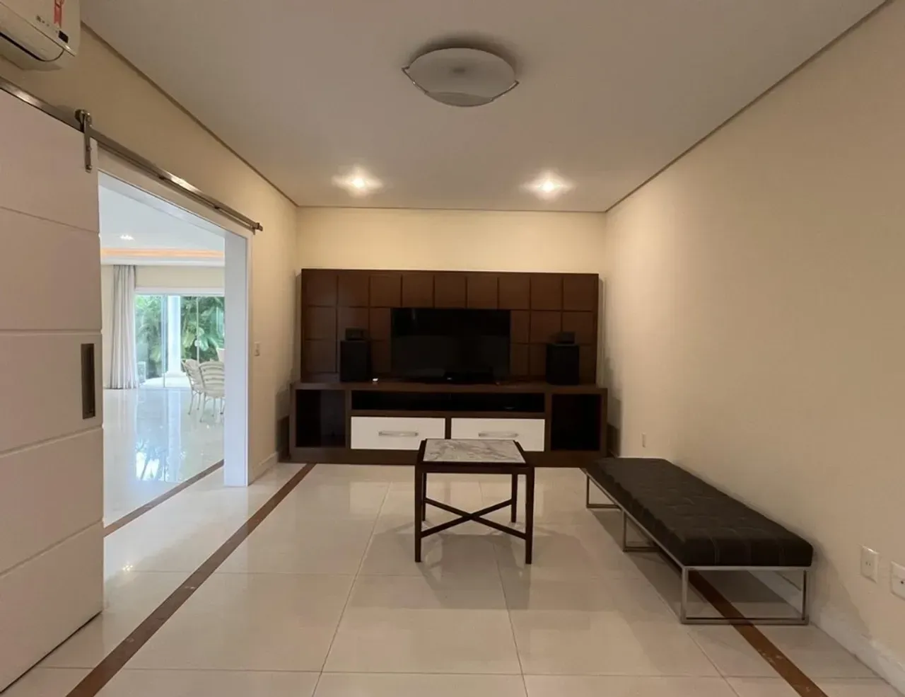 House with 5 bedrooms and 5 bathrooms, 830 m² — photo 12
