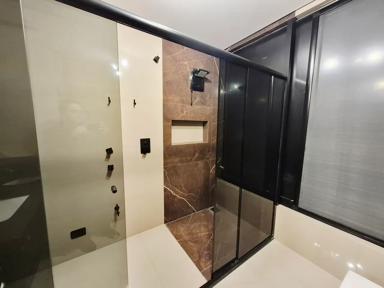 House with 3 bedrooms, 3 baths and a gas stove — photo 6