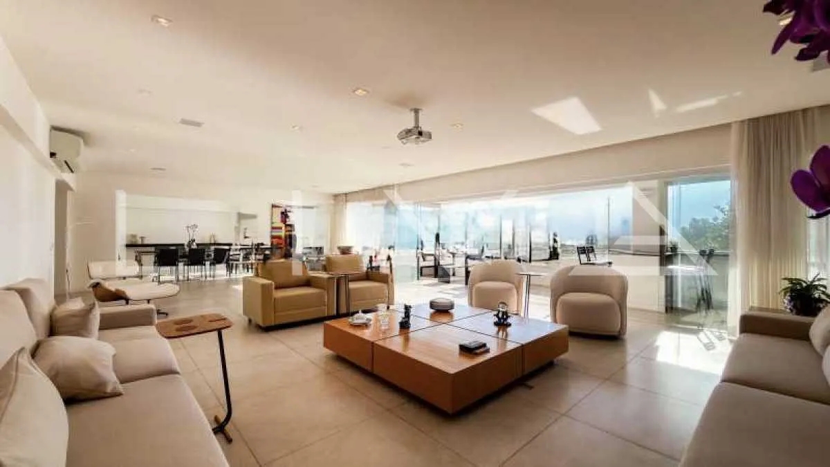 Furnished residential apartment with 4 en-suite bedrooms — photo 3