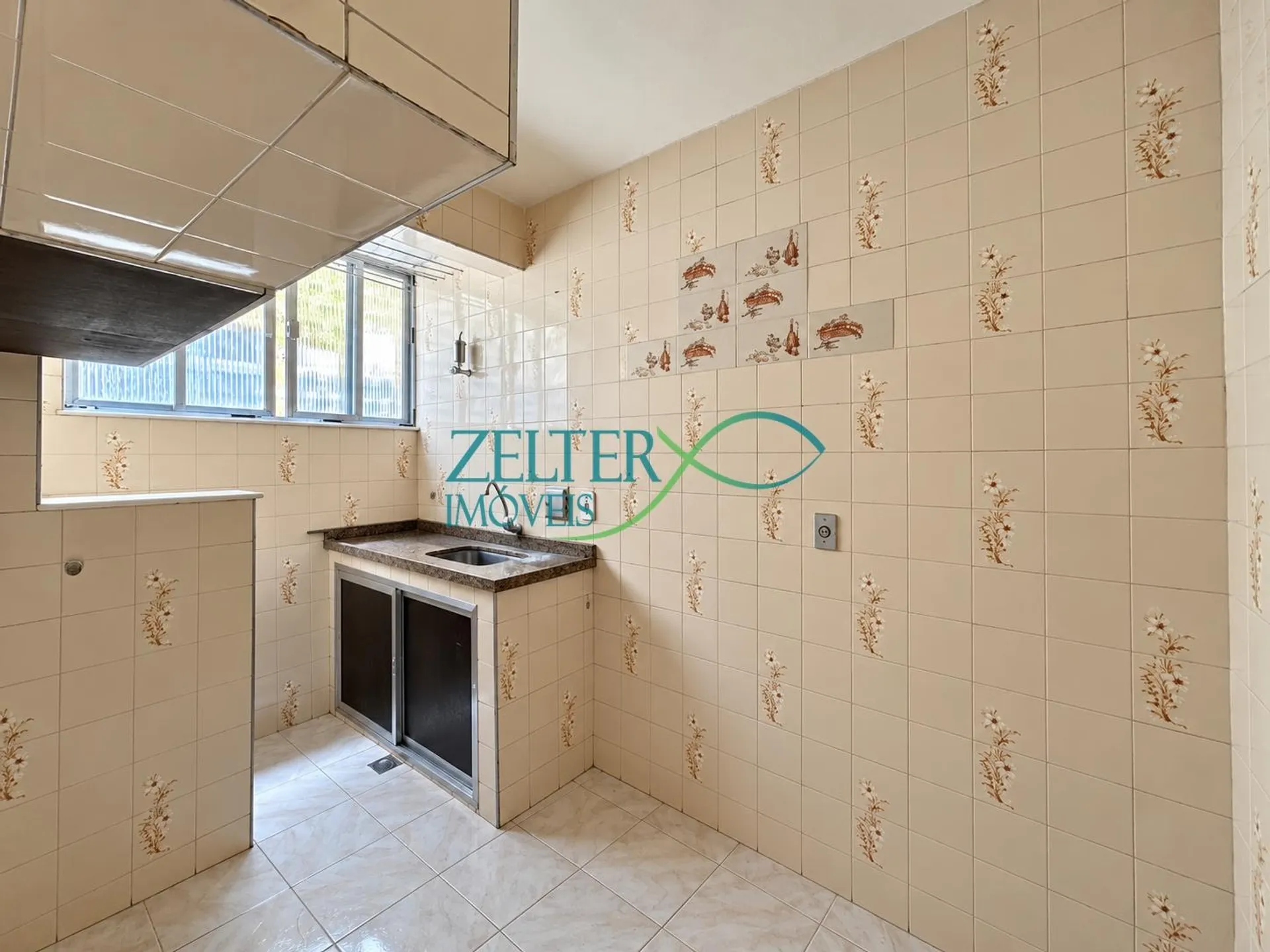 Apartment, 49 m², with wood or laminate floors — photo 2