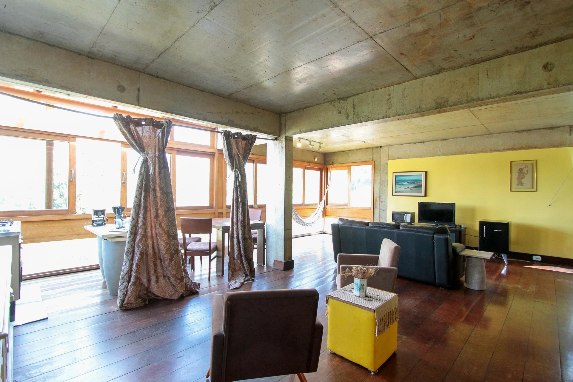 Apartamento de 109 m² com banheira e janelas do piso ao teto — photo 8
