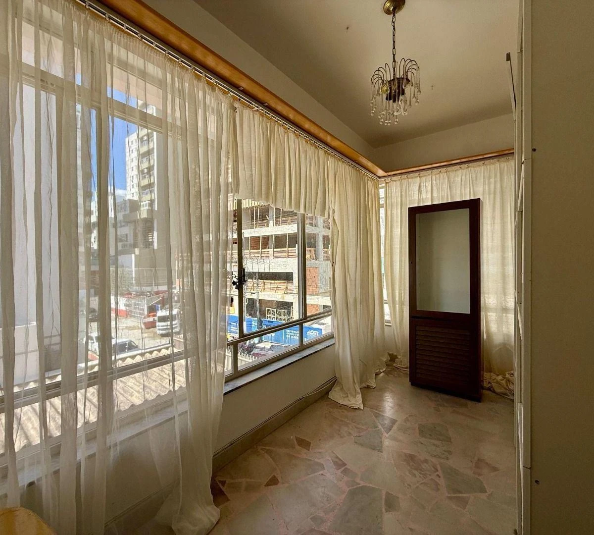 House, 286 m², with wood or laminate floors — photo 24