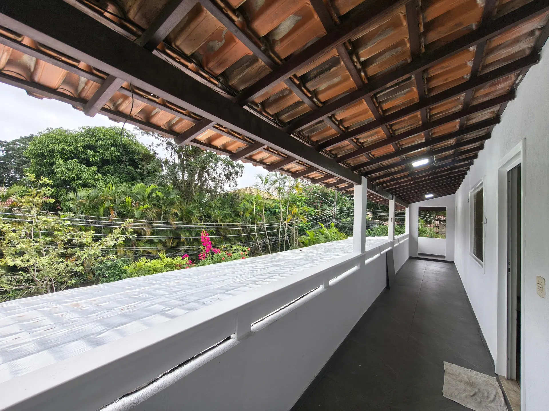 House with 3 bedrooms and an enclosed balcony — photo 46